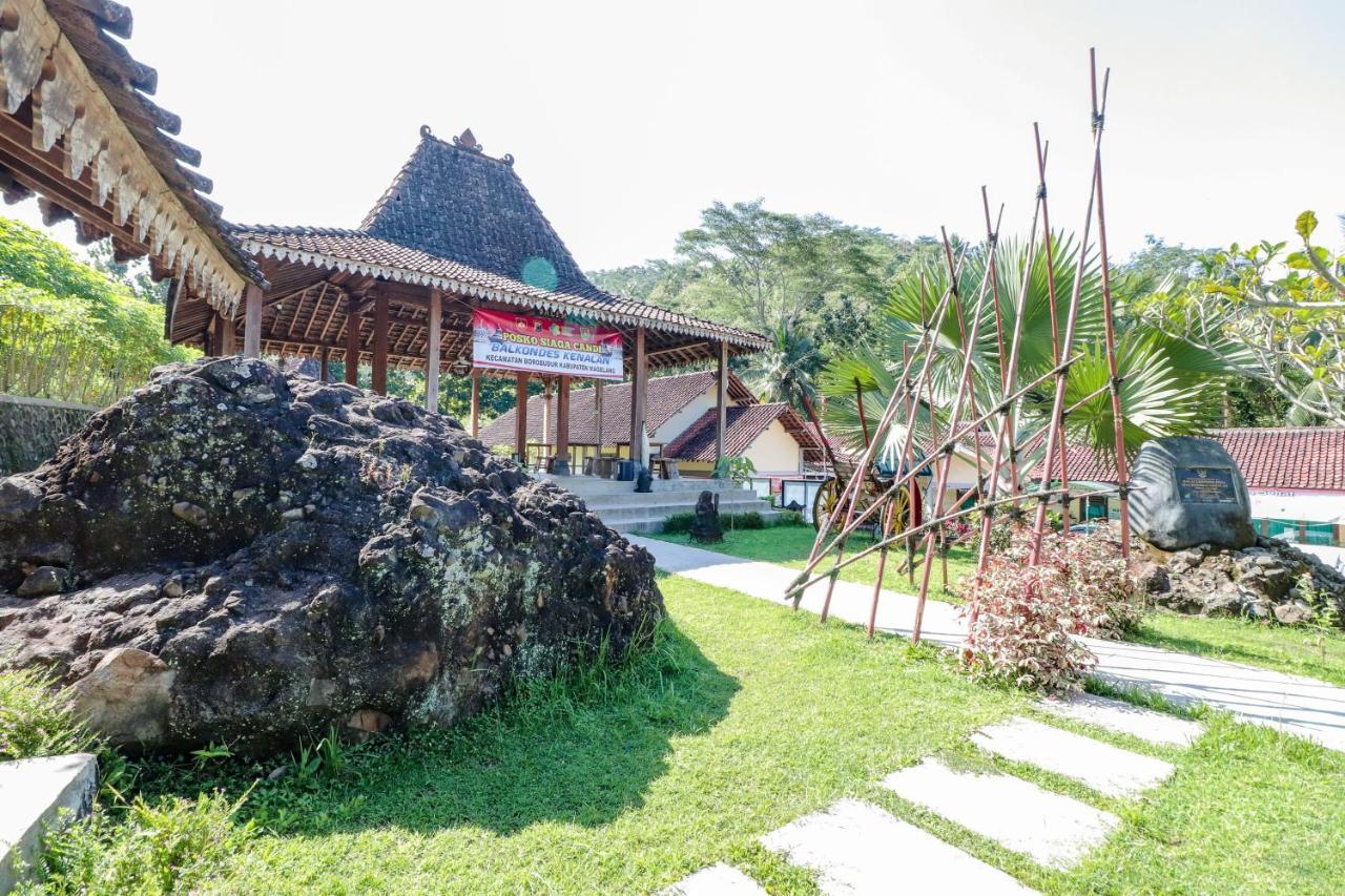 Balkondes Kenalan Hotel Magelang Exterior photo