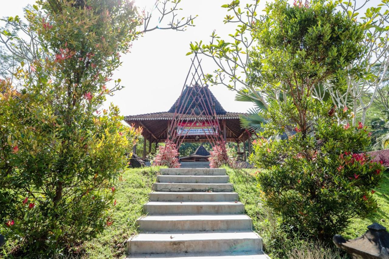 Balkondes Kenalan Hotel Magelang Exterior photo